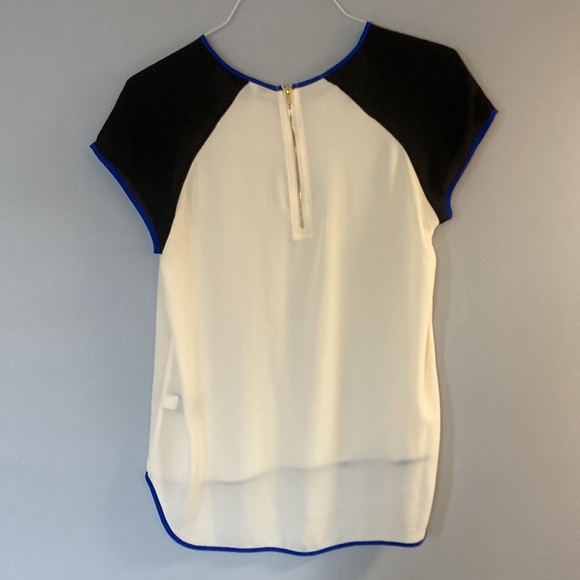 Kenneth Cole Reaction cream with black sleeves royal blue blouse - Picture 2 of 4